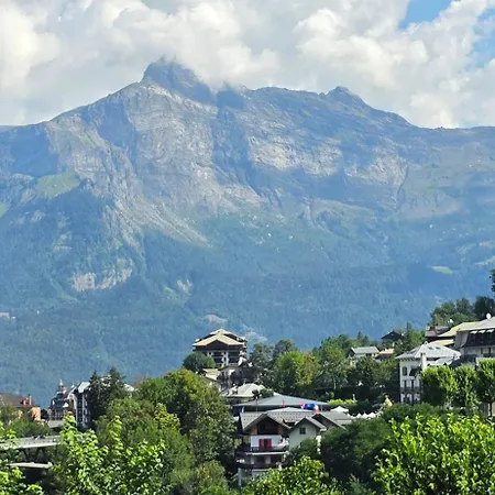 Apartment Elegant Et Moderne, Au Pied Du Mont-blanc *